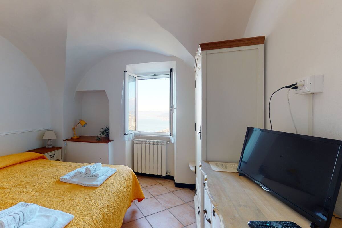 Economy Double or Twin Room, 1 Double or 2 Single Beds, Private Bathroom, Tower | In-room safe, free WiFi