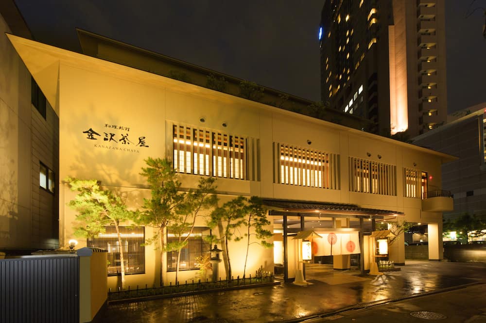 Boutique hotels in Higashi Chaya District Kanazawa free parking image 3