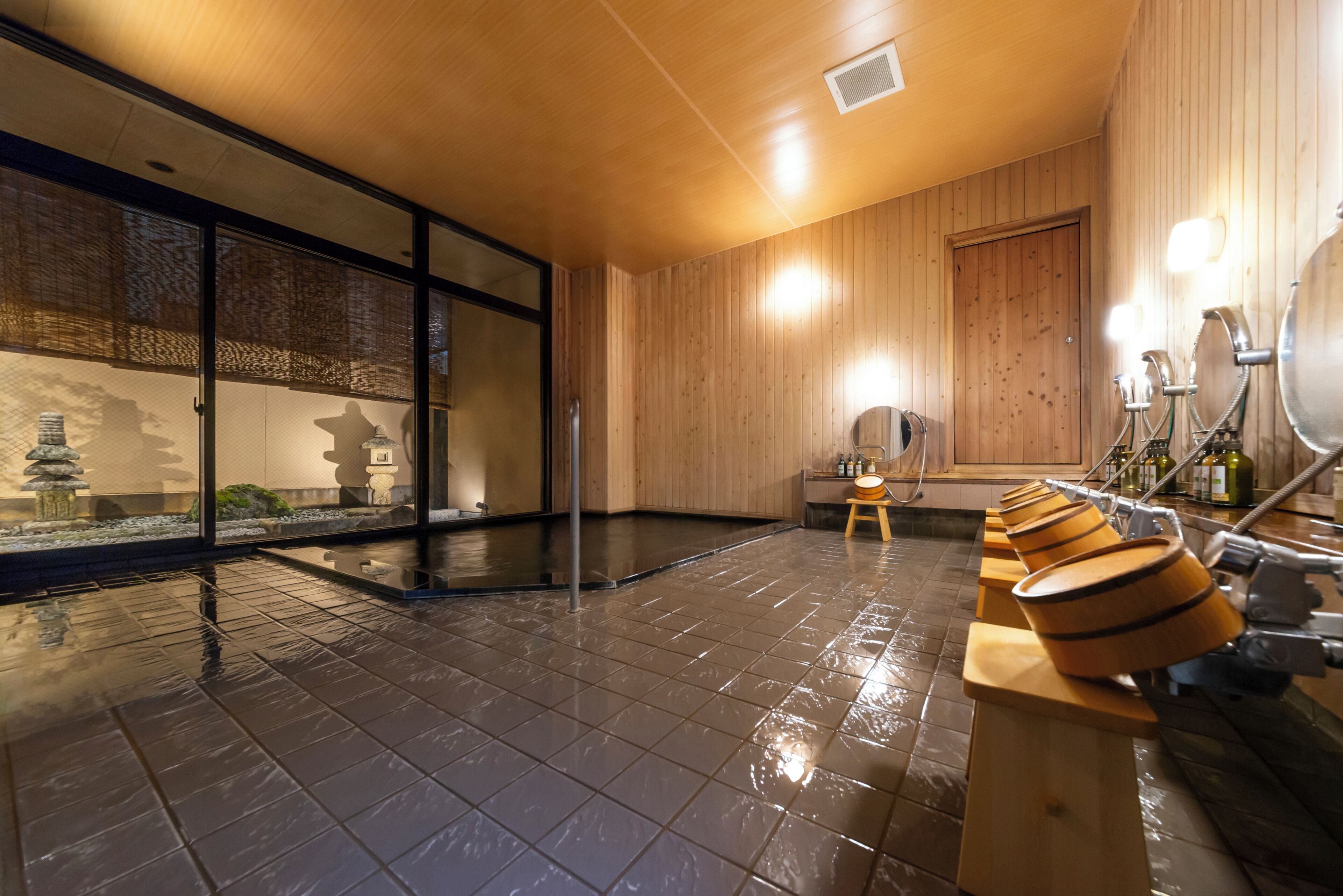 Indoor spa tub