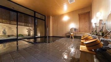 Indoor spa tub