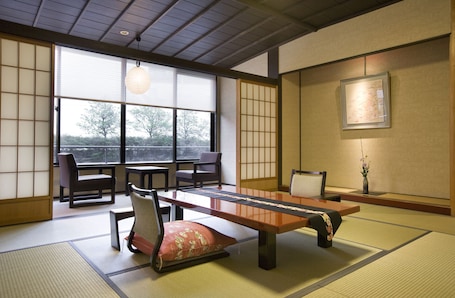 Japanese-style Room with Futon Shower only, Japanese breakfast and Kaiseki Dinner Included | Premium bedding, in-room safe, free WiFi. Kanazawa Chaya