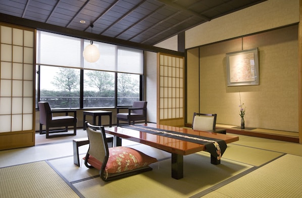 Japanese-style Room with Futon Shower only, Japanese breakfast and Kaiseki Dinner Included | Premium bedding, in-room safe, free WiFi - Kanazawa Chaya (Kanazawa)