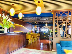 朝食、ランチ、ディナーに営業 (ベトナム料理)