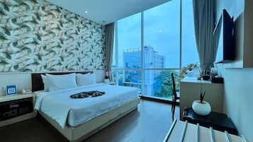 Kamar Double Eksekutif, 1 Tempat Tidur King, pemandangan kota | Brankas, meja kerja, kedap suara, dan Wi-Fi gratis