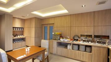 Daily buffet breakfast for a fee
