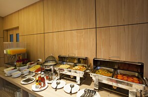 Daily buffet breakfast for a fee - Paripas Patong Resort (Patong)