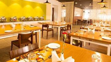 2 restaurants, breakfast, lunch, dinner served; international cuisine