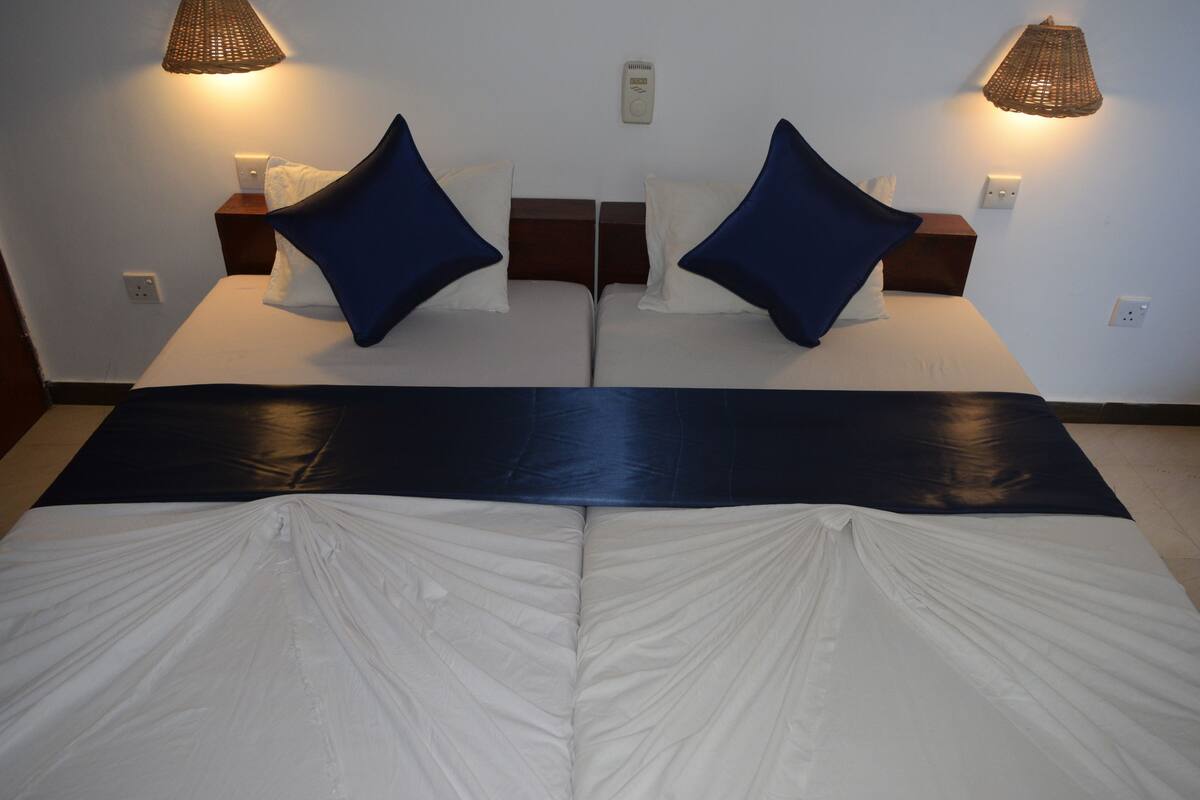 Habitación estándar (AC) | Caja fuerte, escritorio, cunas o camas infantiles (de pago)