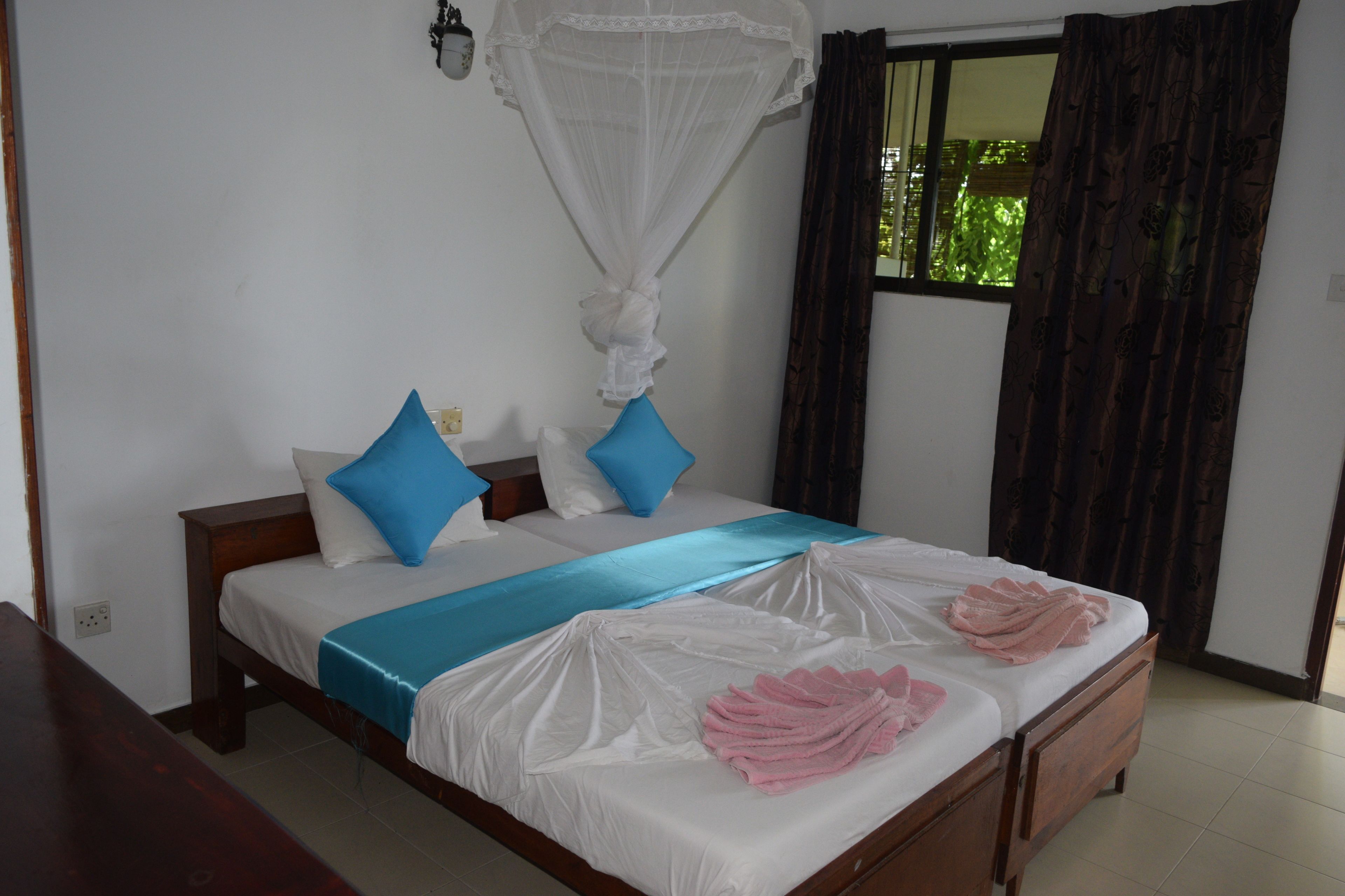 in-room safe, desk, cots/infant beds