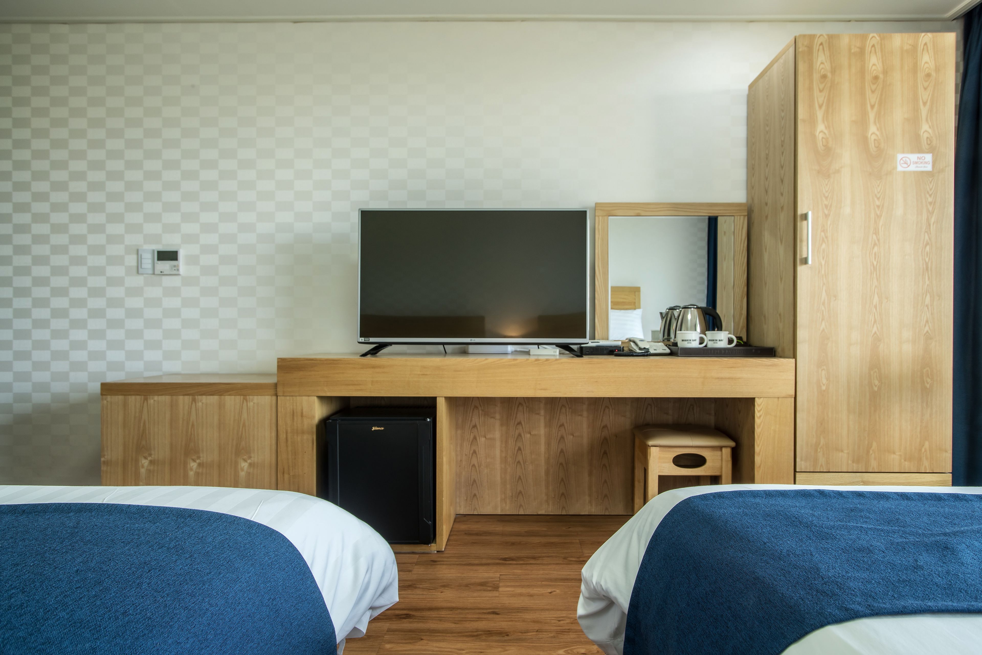 superior room | 1 bedroom, individually decorated, individually furnished