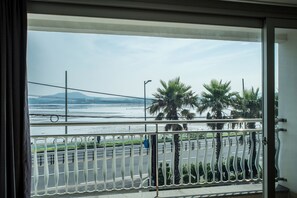 Balcony - Breeze Bay Hotel (Seogwipo)