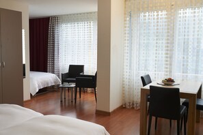 In-room safe, desk, soundproofing, iron/ironing board - Congress Apartments by Hotel du Commerce (Basel)