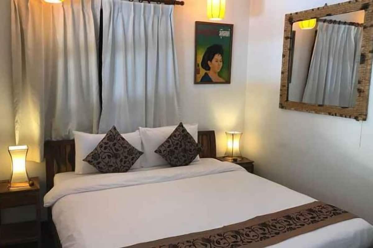 1 bedroom, premium bedding, minibar, in-room safe