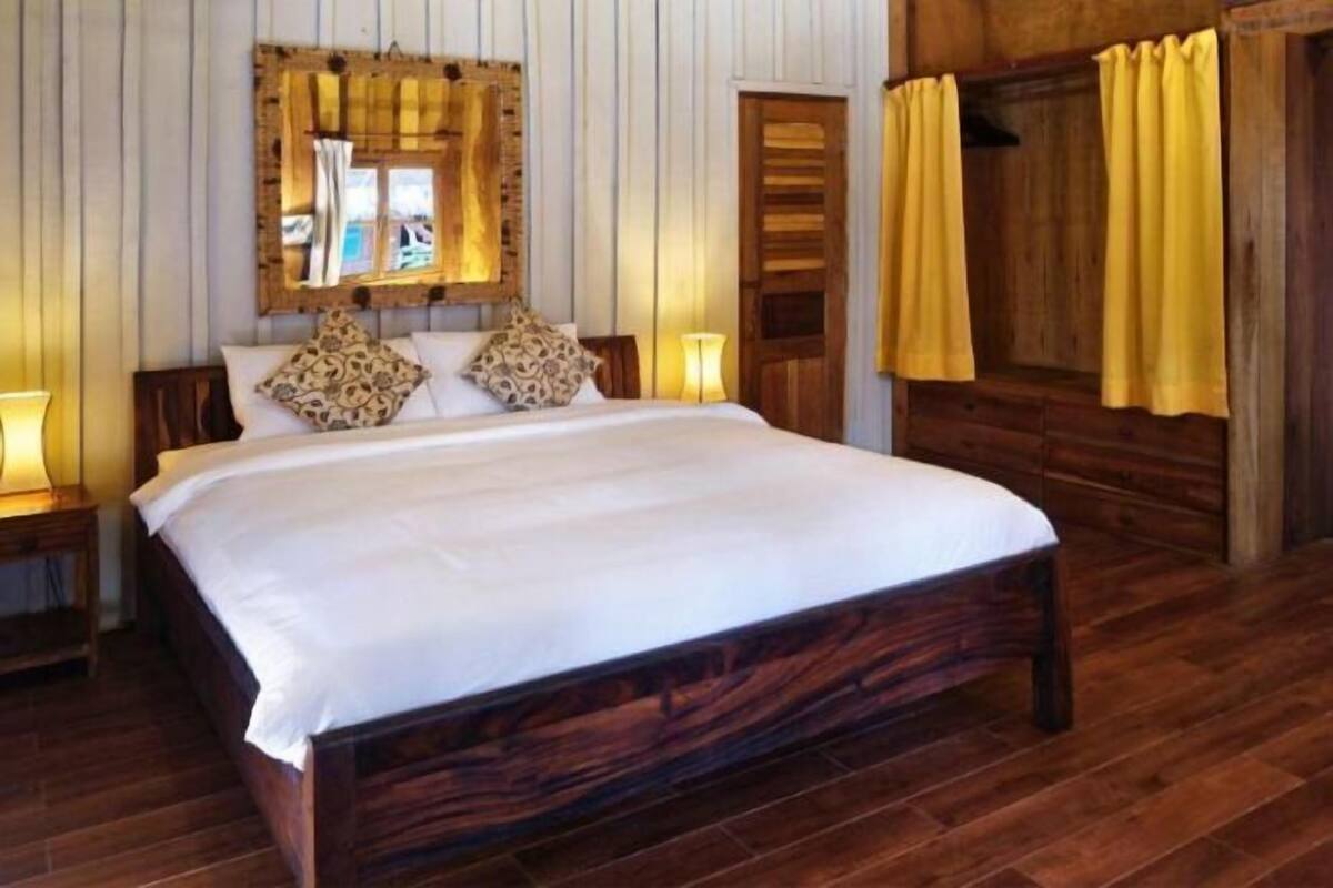 Ropa de cama de alta calidad, minibar, caja fuerte y ropa de cama