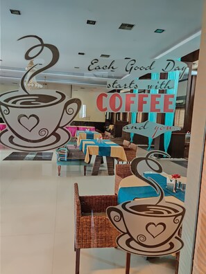 Breakfast buffet - Hotel Reeva Suites (Rahata)