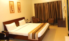 Executive Suite, 1 King Bed - Hotel Reeva Suites (Rahata)