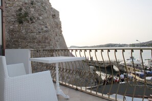 Deluxe Suite, Jetted Tub | Balcony - Huri & Nuri Hotel (Foça)