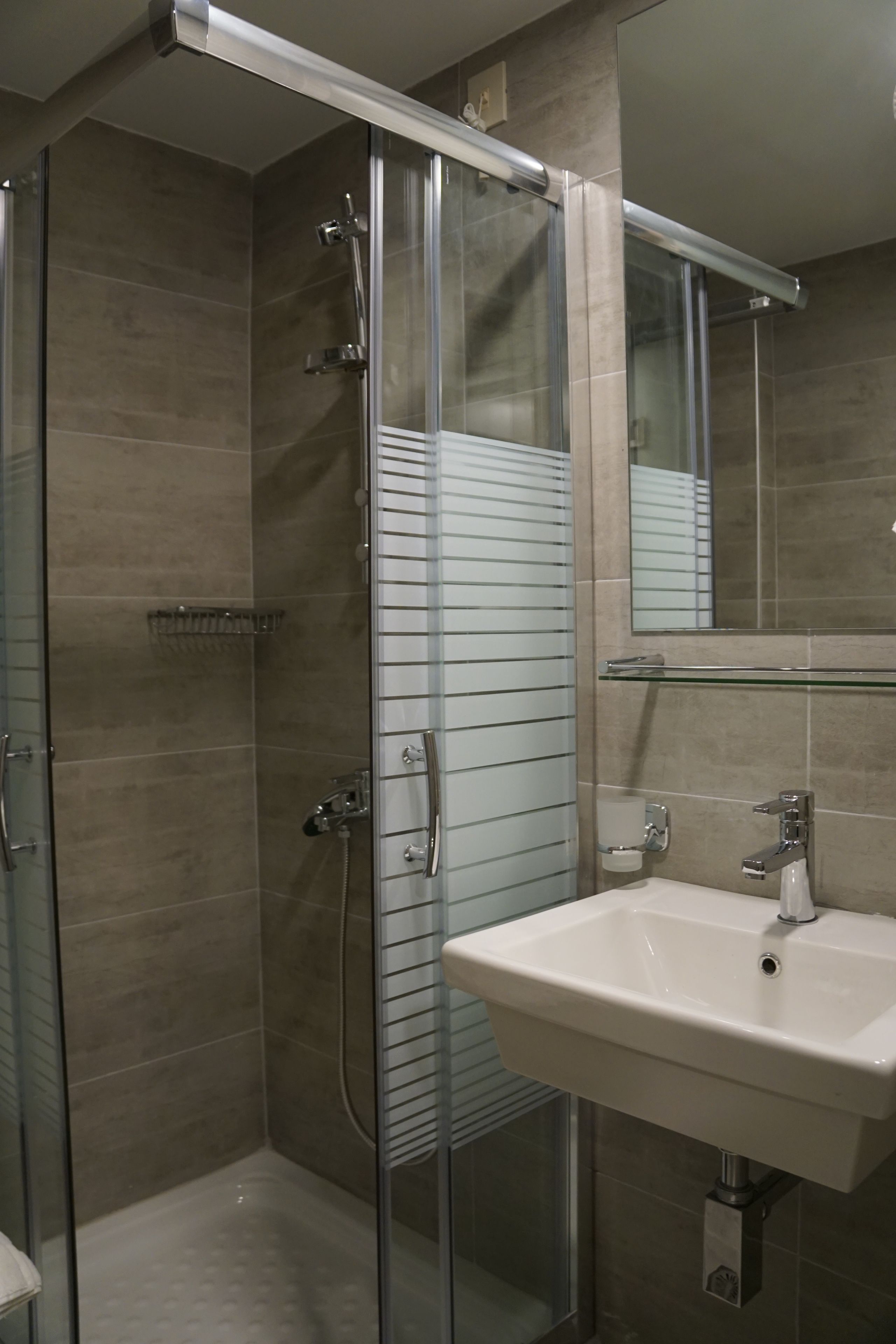 xx twin room xx | bathroom | shower, free toiletries, hair dryer, slippers