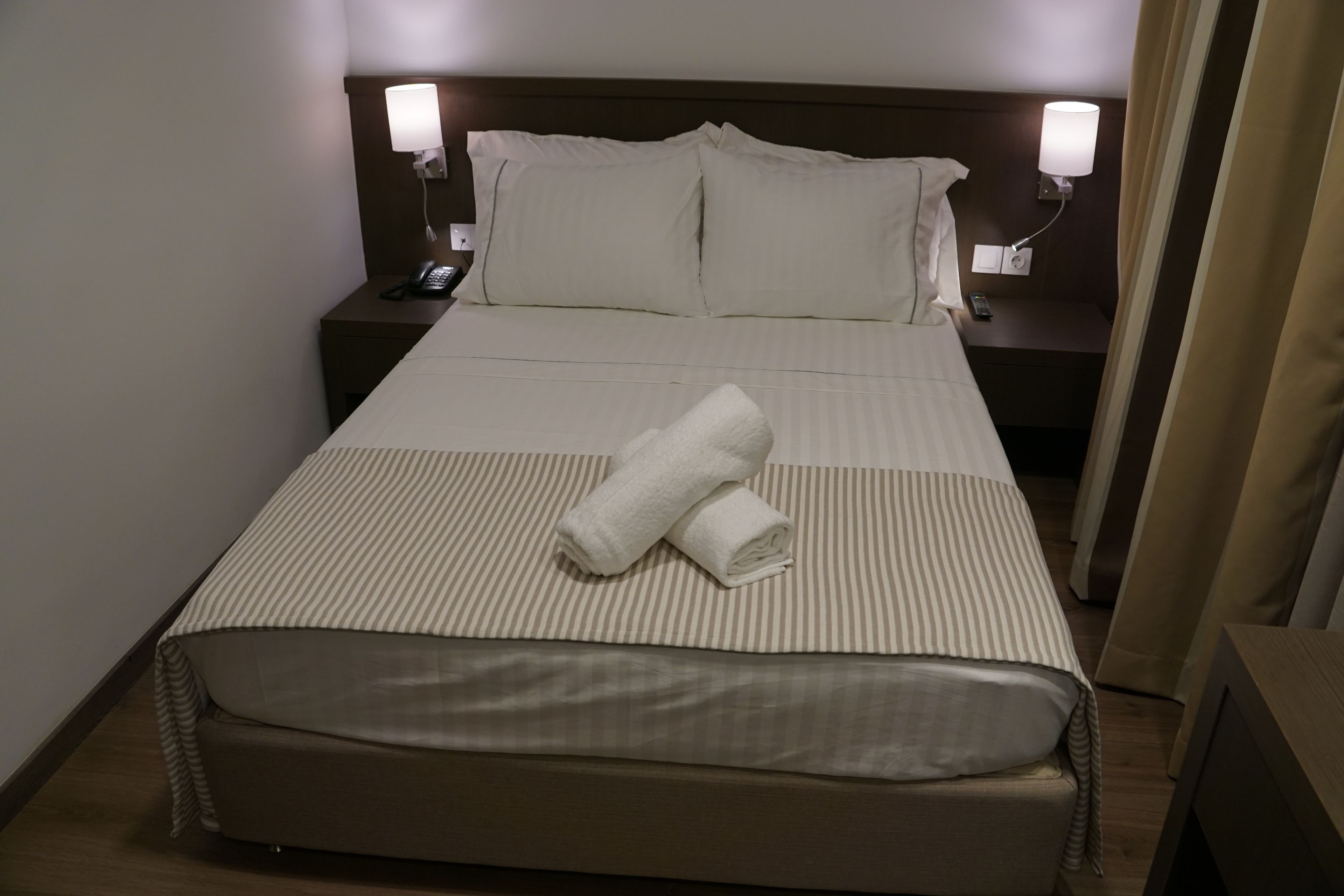 single room | minibar, in-room safe, desk, blackout curtains