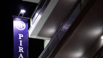 Depan hartanah - siang/malam