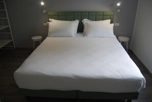Habitación superior con 1 cama matrimonial o 2 individuales, 1 habitación, baño privado | Ropa de cama de alta calidad, edredón y camas con pillow-top