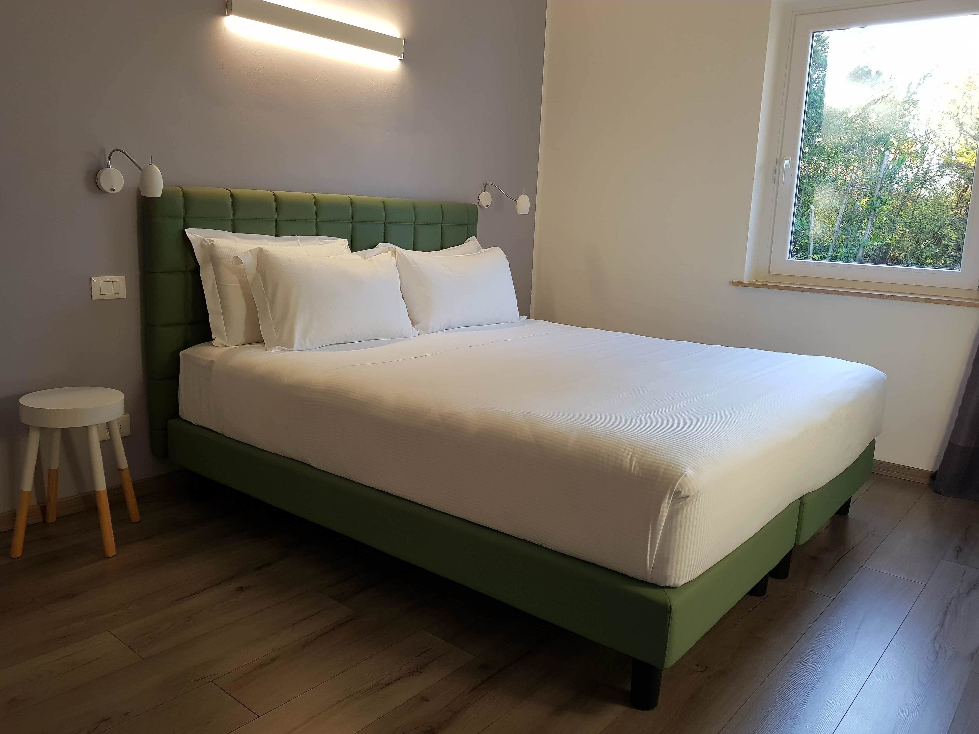 Hochwertige Bettwaren, Daunenbettdecken, Pillowtop-Betten, Zimmersafe