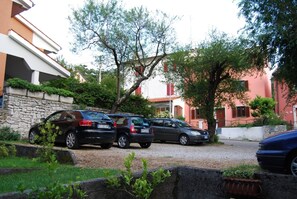 Free self-parking - Hotel Aurora Duino (Duino-Aurisina)