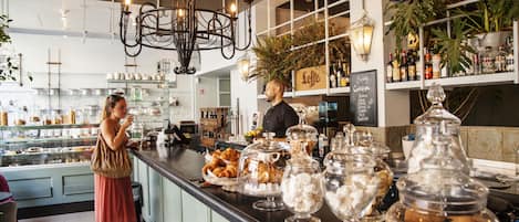Colazione continentale inclusa, servita tutte le mattine