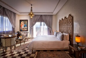 Minibar, in-room safe, desk, blackout drapes - Palais Amador (Al Ouidane)