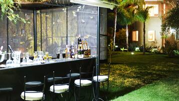 2 bars/lounges, poolside bar