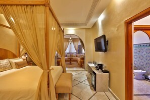 Royal Suite, Poolside