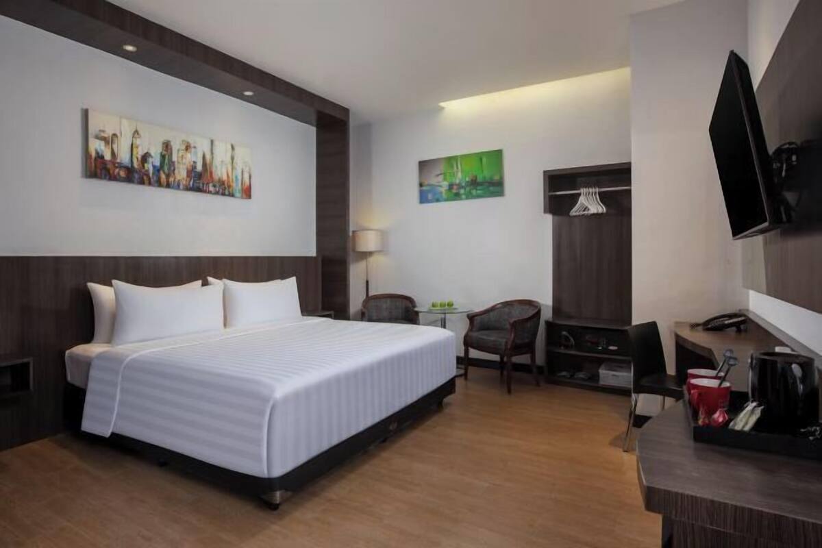 In-room safe, desk, laptop workspace, blackout curtains