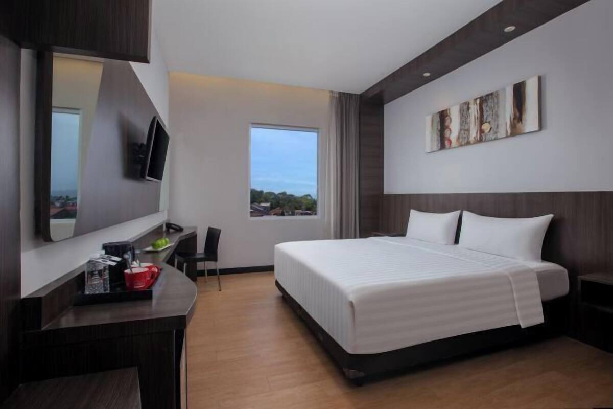 In-room safe, desk, laptop workspace, blackout curtains
