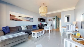 Ocean View Apartment Infinity 307 | リビングルーム | 薄型テレビ、Netflix