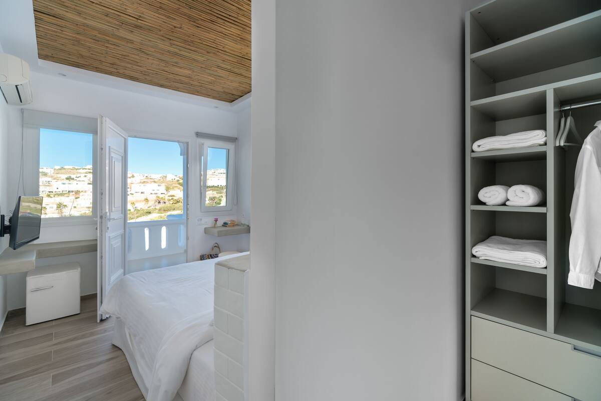 In-room safe, free WiFi, bed sheets