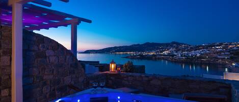 Maison, baignoire à jets, vue mer | Vue depuis le balcon