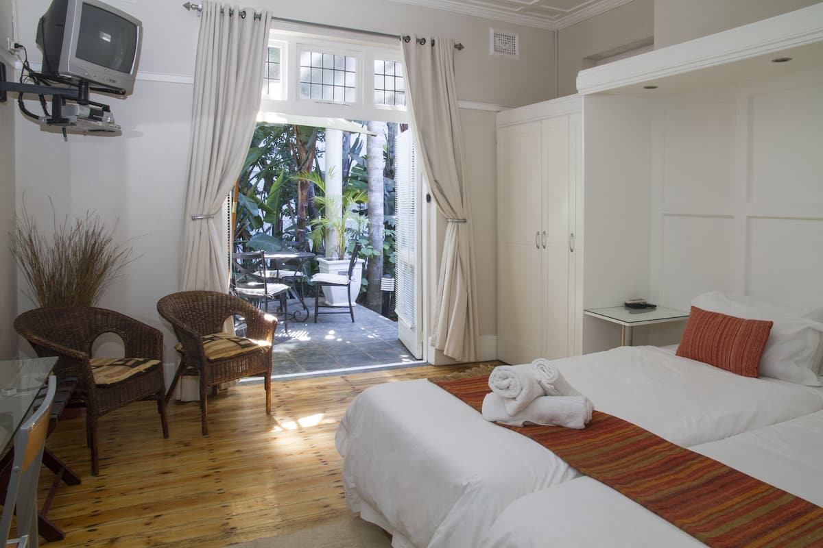 1 bedroom, Egyptian cotton sheets, premium bedding, pillowtop beds
