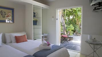 Room 1 standard Twin/King | 1 bedroom, Egyptian cotton sheets, premium bedding, pillow-top beds