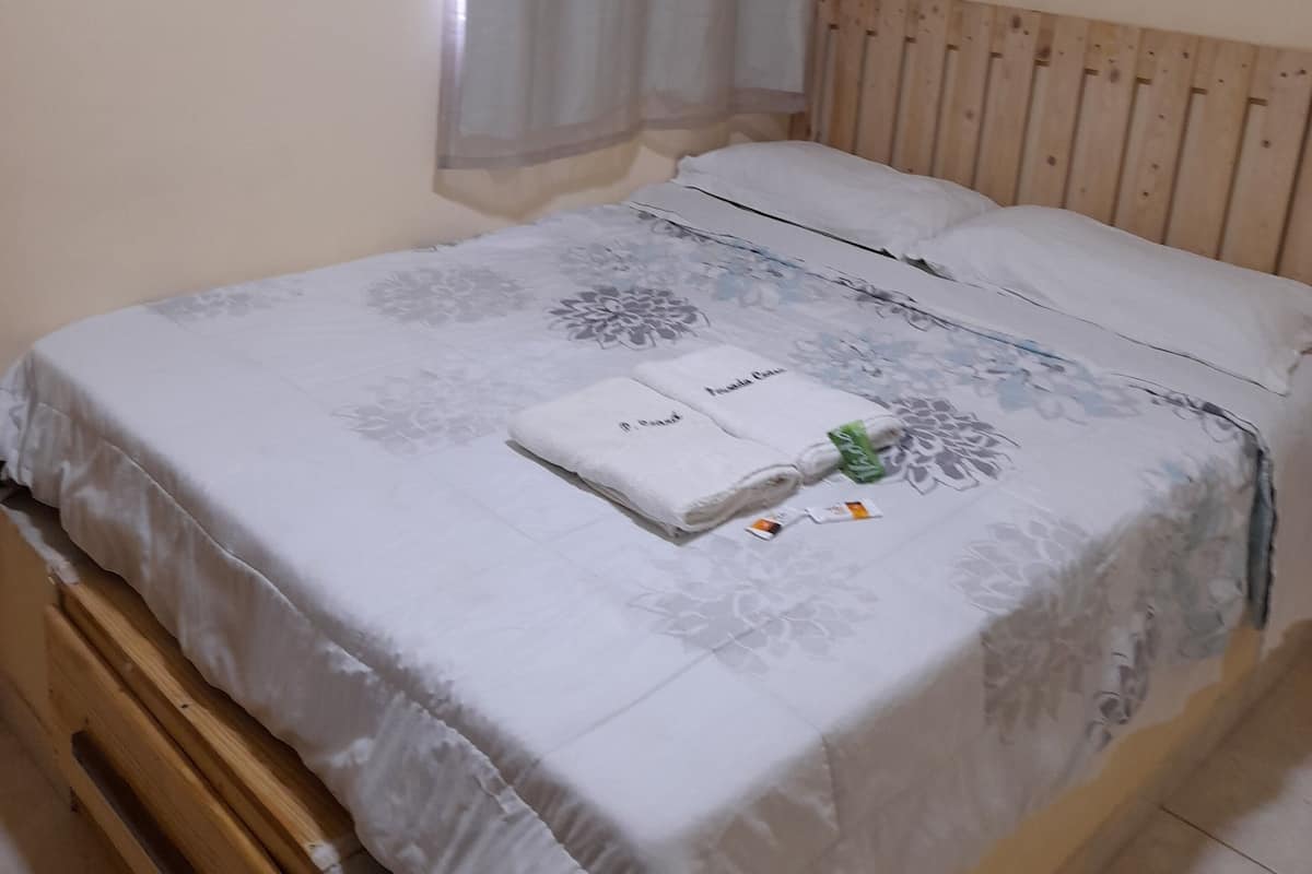 Egyptian cotton sheets, down duvets, desk, laptop workspace