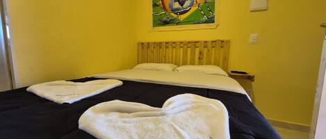 Superior kamer | Lakens van Egyptisch katoen, donsdekens, een bureau, een laptopwerkplek