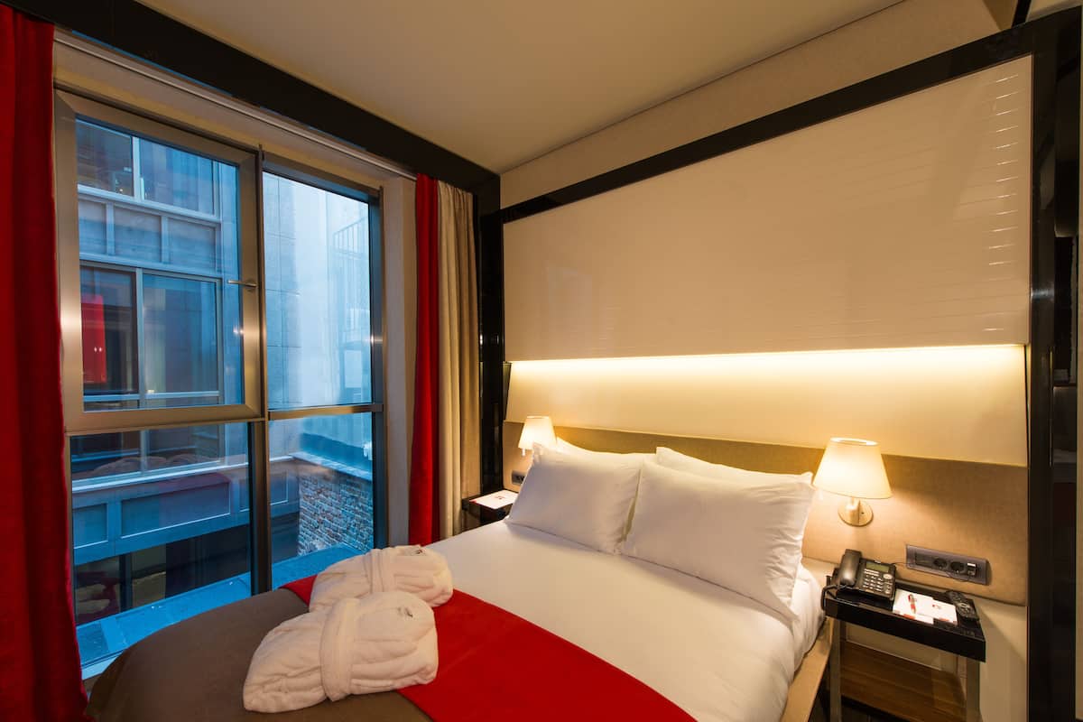 Premium bedding, minibar, in-room safe, soundproofing