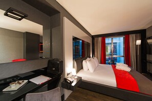 Premium bedding, minibar, in-room safe, laptop workspace - Hotel Favori (Istanbul)
