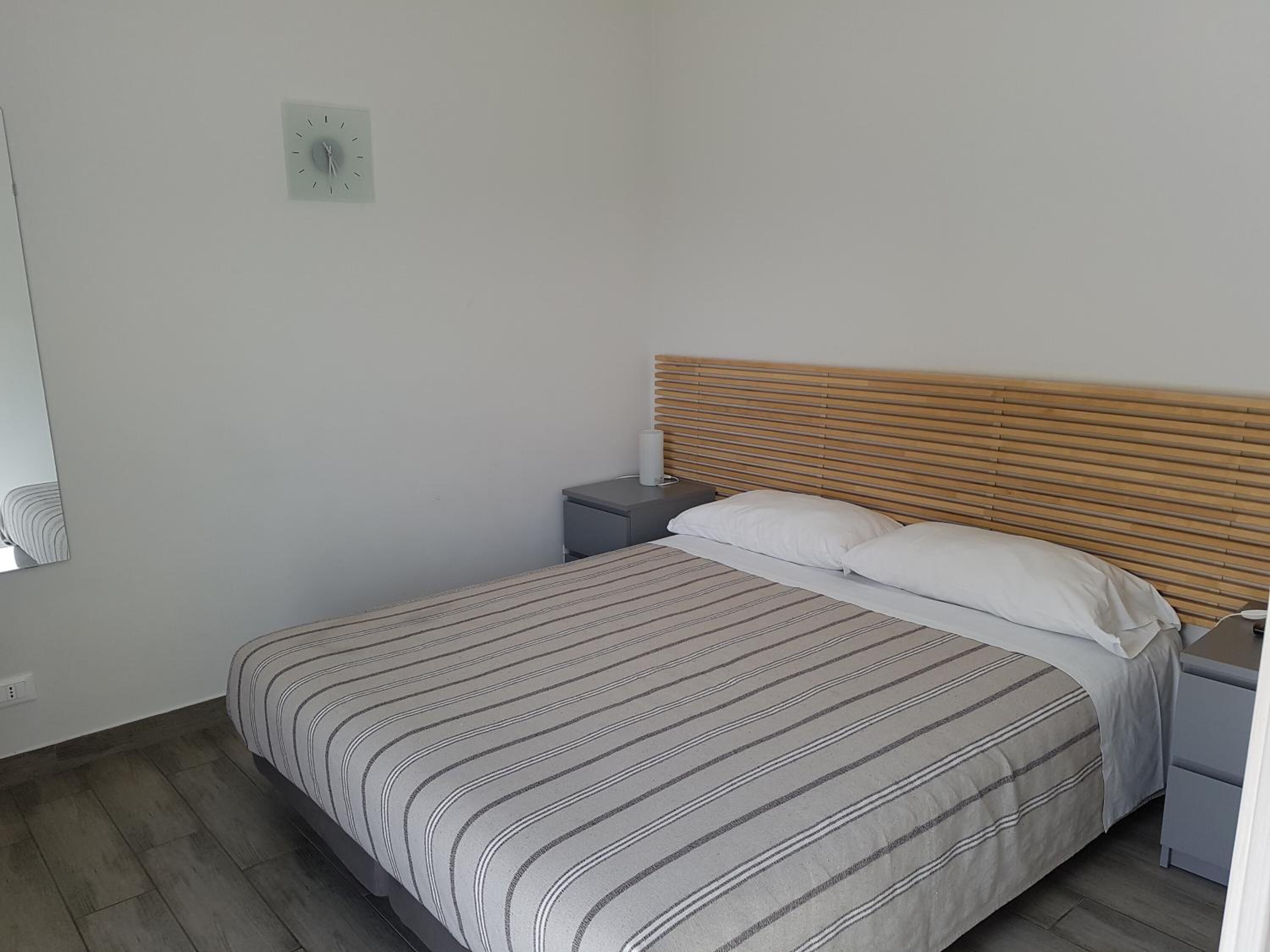 Premium bedding, minibar, desk, free WiFi