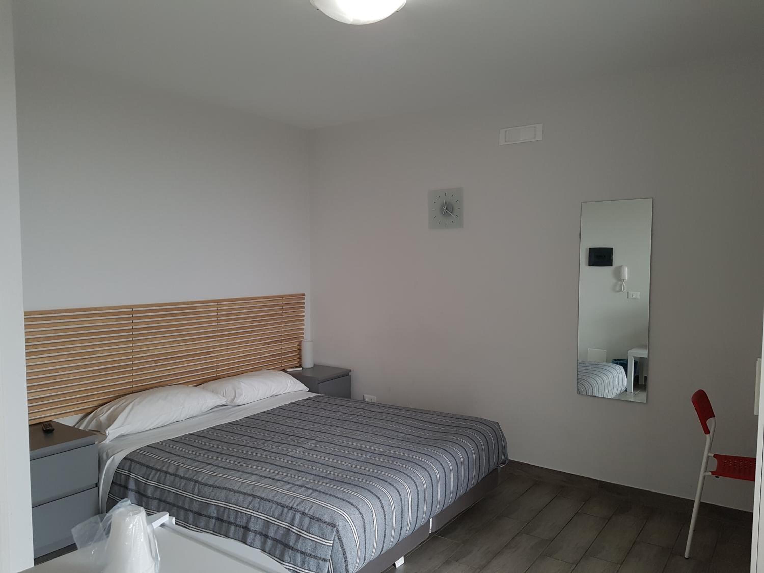 Sengetøy av topp kvalitet, minibar, skrivebord og wi-fi (inkludert)