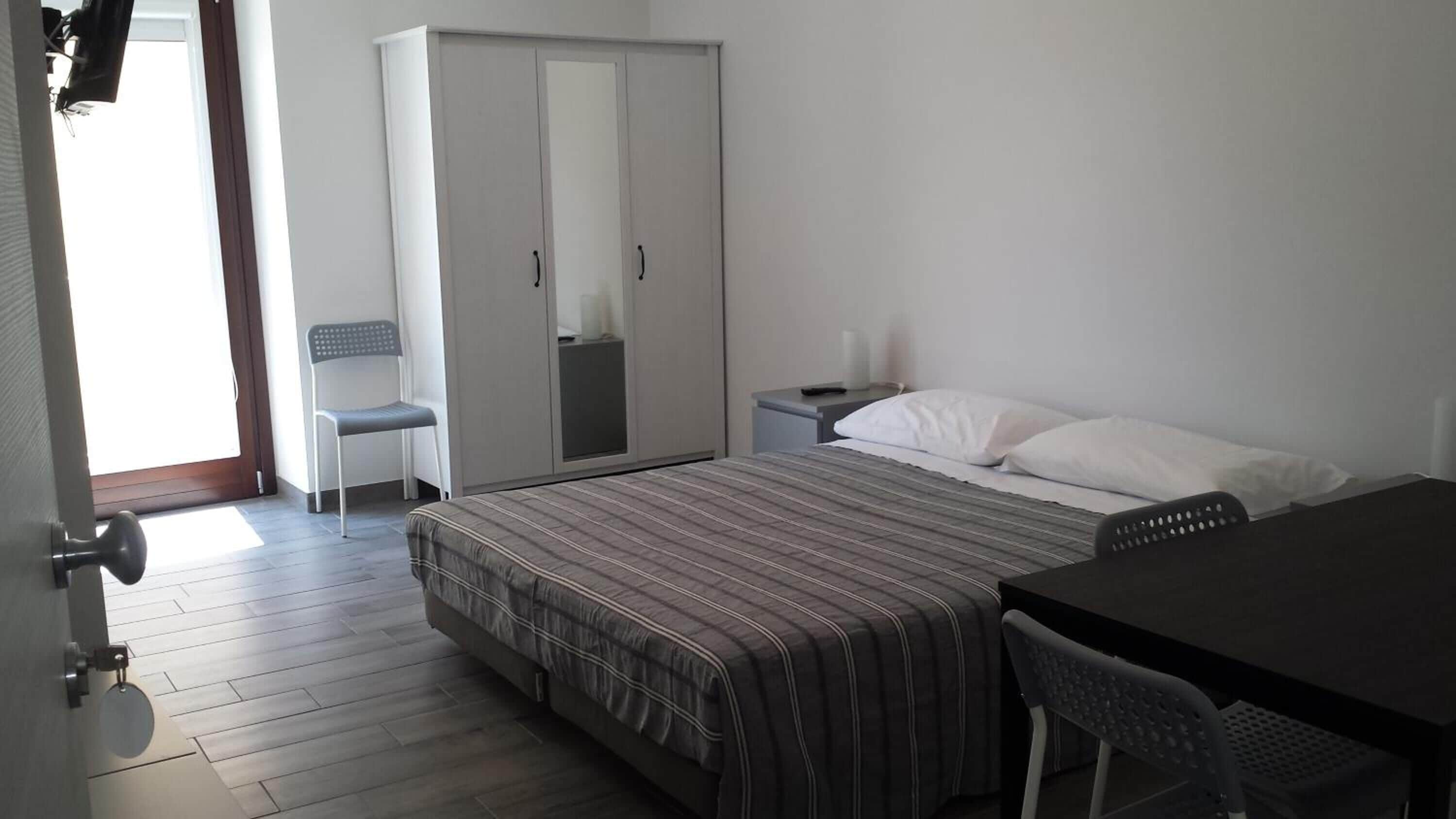 Sengetøy av topp kvalitet, minibar, skrivebord og wi-fi (inkludert)