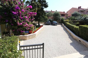 Free self-parking - Apartments Davorka (Rovinj)