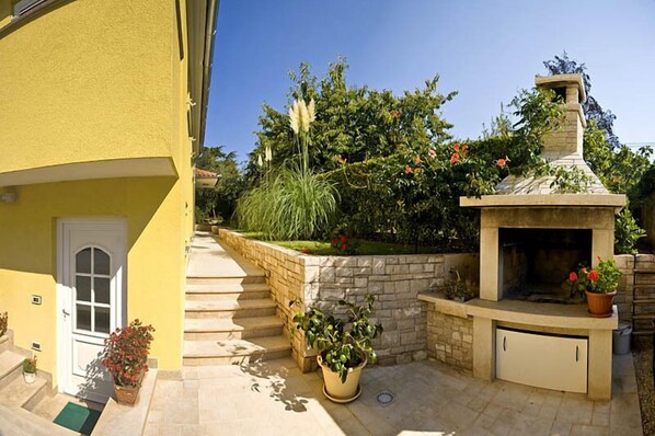 Courtyard - Apartments Davorka (Rovinj)