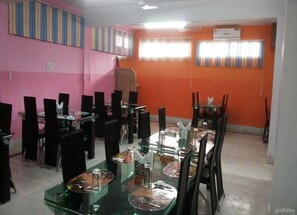 Bữa sáng kiểu Âu hàng ngày (251 INR/mỗi người)