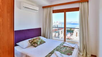 Comfort Apartment, 3 Bedrooms, Balcony, Sea View | 1 bedroom, in-room safe, desk, soundproofing