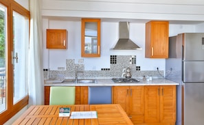 Comfort Apartment, 2 Bedrooms, Balcony, Partial Sea View | Private kitchen